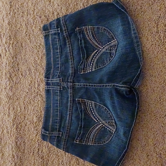 Jean Cuffed Shorts - Picture 4 of 8